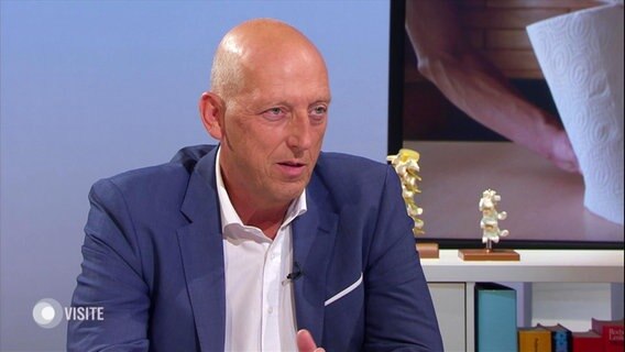 Herr Professor Heller zu Gast im Studio. © Screenshot 