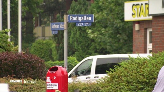 Ein Straßenschild der Rodigallee. © Screenshot 