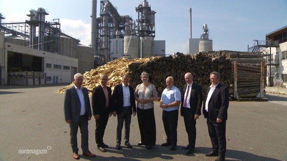 Bundesbauministerin Geywitz besucht die Egger Holzwerkstoffe. © Screenshot 