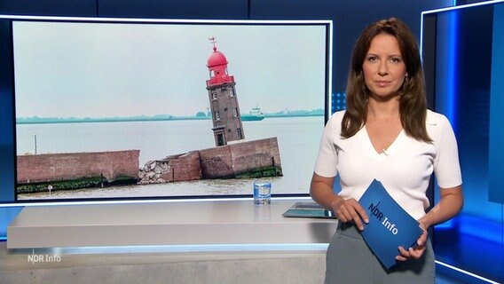Romy Hiller moderiert NDR Info. © Screenshot 