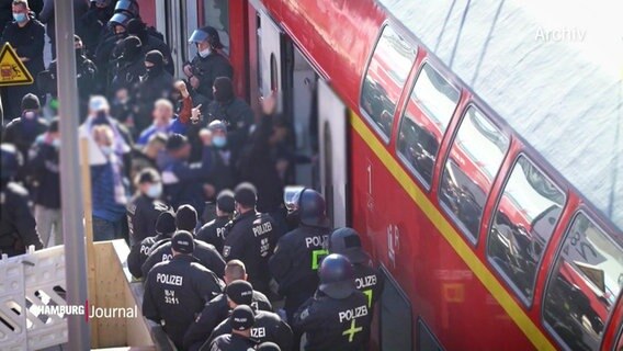 Polizeieinsatz am Regionalzug. © Screenshot 