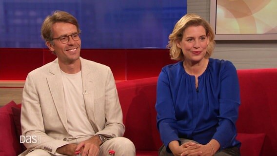 Johannes Wimmer und Elena Uhlig zu Gast auf dem Roten Sofa © Screenshot 