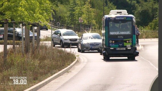 Ein selbstfahrender Bus in Garben © Screenshot 