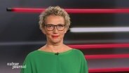 Julia Westlake moderiert das Kulturjournal © Screenshot 