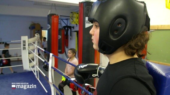 Der 13-jährige Mehmethan im Kieler Boxclub. © Screenshot 