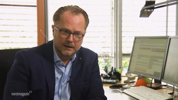 Joachiam Böskens, Direktor des NDR Landesfunkhauses in Mecklenburg-Vorpommern, im Gespräch © Screenshot 