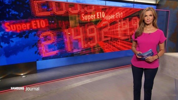 Moderatorin Julia-Niharika Sen vor einem Beitrag zum Tankrabatt-Stopp. © Screenshot 