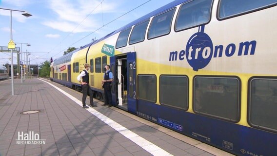 Ein Metronom hält an einem Bahnsteig © Screenshot 