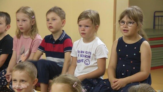 Eine Gruppe von Kindergarten-Kindern © Screenshot 