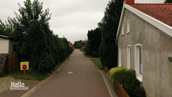 Ein neue Straße in einem Dorf. © Screenshot 