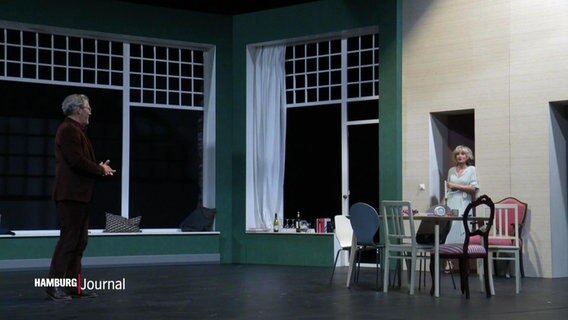 Eine Szene aus dem Theaterstück "Gespenster". © Screenshot 