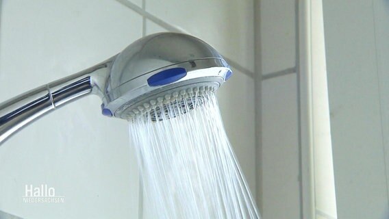 Eine Dusche in Betrieb © Screenshot 