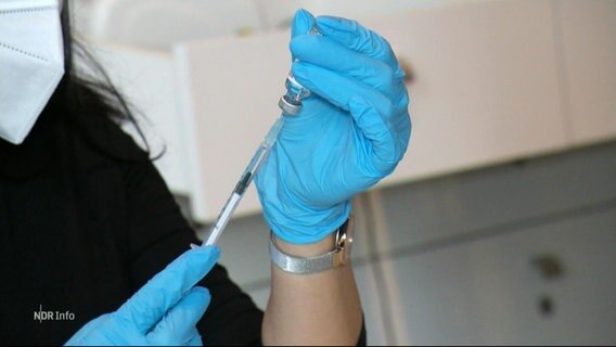 Eine Corona-Impfung wird vorbereitet © Screenshot 