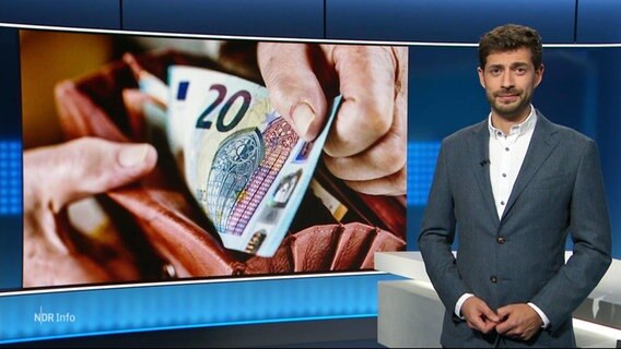 Daniel Anibal Bröckerhoff moderiert NDR info am 7.9.2022 um 21:45 Uhr. © Screenshot 