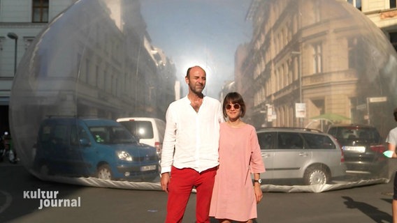 Das Berliner Künstlerduo Marco Canevacci und Yena Young. © Screenshot 