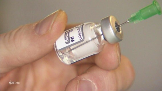 Eine Corona-Impfung wird vorbereitet © Screenshot 