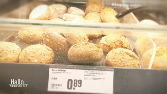 Brötchen im Supermarkt. © Screenshot 