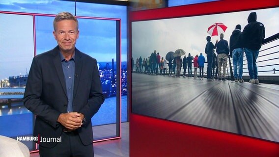 Moderator Thomas Görlitzer im Studio © Screenshot 