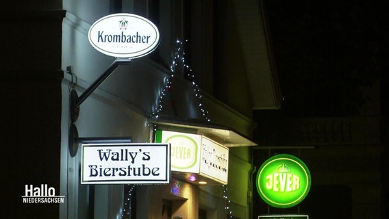 Leuchtende Reklameschilder in Oldenburg © Screenshot 
