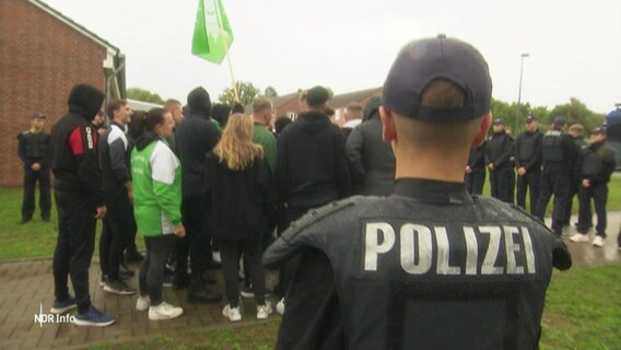Schüler bei einer Polizeiübung. © Screenshot 