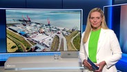 Juliane Möcklinghoff moderiert NDR Info 16:00. © Screenshot 