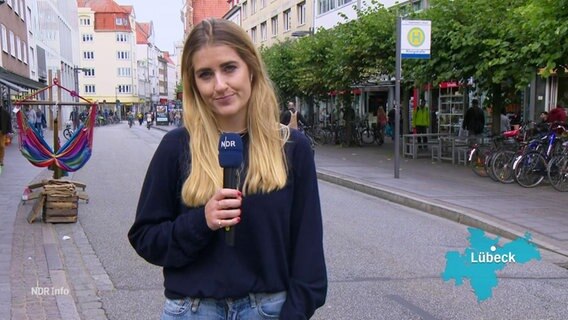 Lilli Michaelsen moderiert NDR Info 16:00. © Screenshot 