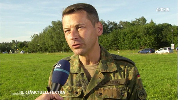 Ein Archivbild des damaligen Pressesprechers der Luftwaffe, Roman Ladenko. © Screenshot 