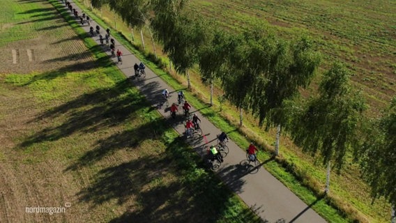 Die Biker auf ihrem Weg aus Vogelperspektive. © Screenshot 