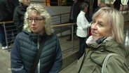 Zwei Besucherinnen bei 30 Jahre NDR in MV. © Screenshot 