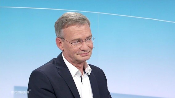 Klaus Göbel im Studio. © Screenshot 