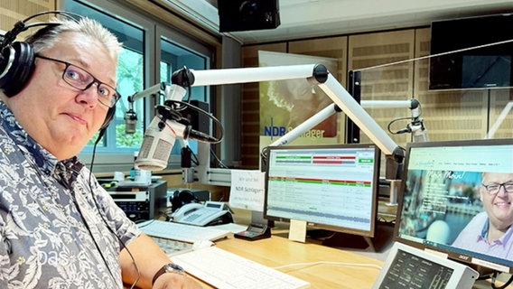 Michael Thürnau im Radiostudio © Screenshot 