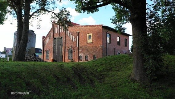 Ein altes Wasserwerk in Malchin. © Screenshot 