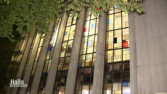 Fenster der Synagoge in Hannover. © Screenshot 