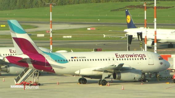 Ein Flugzeug von Eurowings auf einem Flugplatz. © Screenshot 
