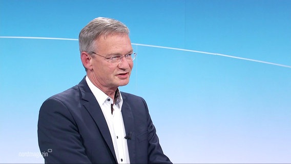 Klaus Göbel im Studio. © Screenshot 