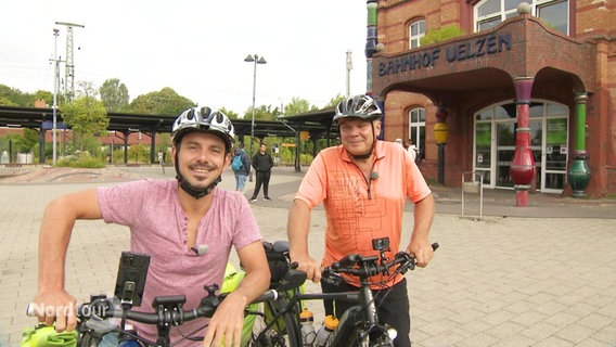 Nordtour Reporter Peter Jagla unterwegs mit dem Fahrrad am Bahnhof Uelzen. © Screenshot 