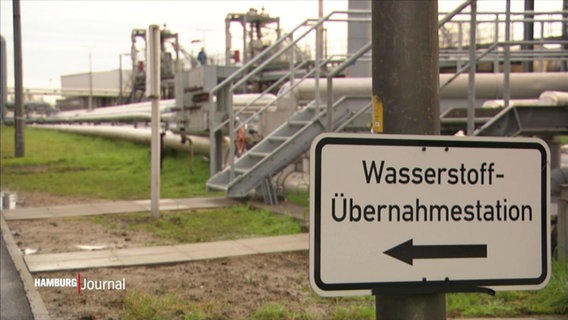 Ein Schild mit der Aufschrift: "Wasserstoff-Übernahmestation" © Screenshot 