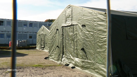 Zelte und Container für Geflüchtete in Hamburg. © Screenshot 