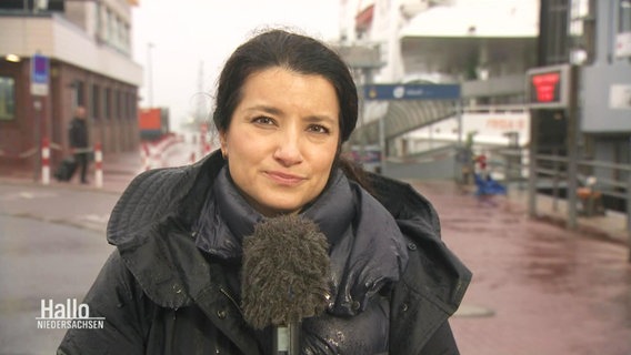 Reporterin Nadia Yaqub berichtet vom Fährterminal in Norddeich © Screenshot 