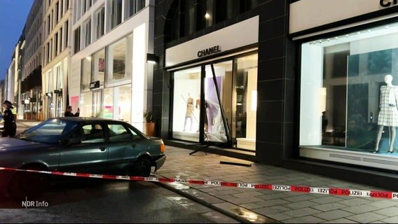 Die ramponierte Hamburger Chanel-Filiale nach einem Einbruch. © Screenshot 