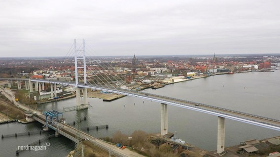 Die Rügenbrücke aus der Vogelperspektive. © Screenshot 