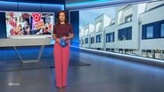 Romy Hiller moderiert NDR Info um 17 Uhr. © Screenshot 