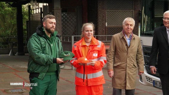 Der Kraftfahrer Markus Wagner und die Tierpflegerin Anne Schnee. © Screenshot 