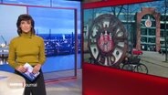 Theresa Pöhls moderiert im Hamburg Journal einen Beitrag über den FC St. Pauli an. © Screenshot 