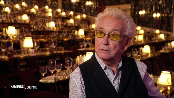 Tony Christie spricht in die Kamera. © Screenshot 