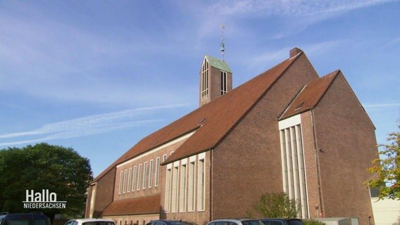Die Emder Martin-Luther Kirche von außen betrachtet. © Screenshot 