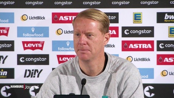 St. Pauli-Trainer Timo Schultz bei einer Pressekonferenz. © Screenshot 