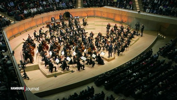 Das Elbphilharmonie Orchester spielt in der Elbphilharmonie. © Screenshot 