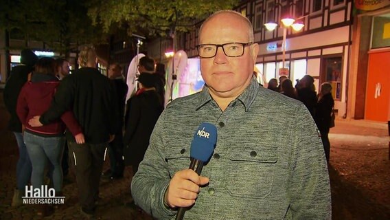Der Reporter Jens Klemp berichtett aus Osterode. © Screenshot 
