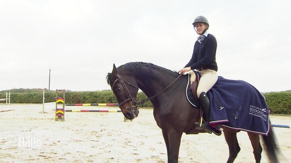 Clara Blau auf ihrem Pferd "Paul". © Screenshot 